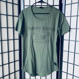 Barcelona raised spell out green t-shirt sz L
